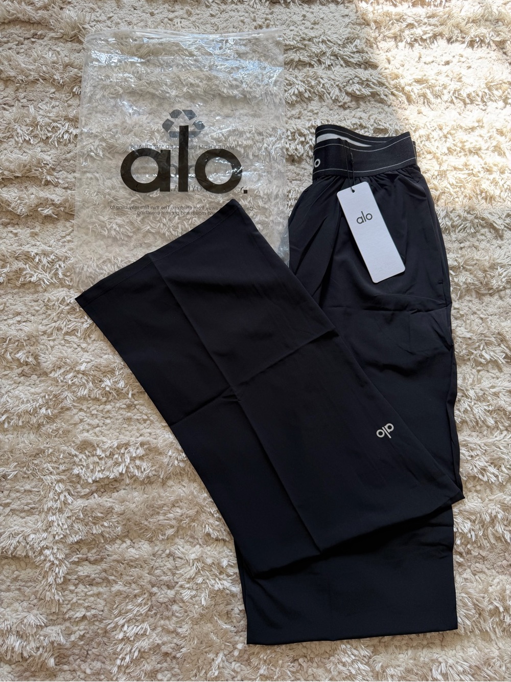 ALO Yoga Black High-Waist Athletic Pants Size S”with Logo Waistband